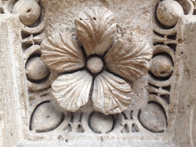 A stone flower found in the gate