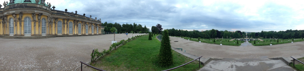 Panoramic view of the palace and garden
