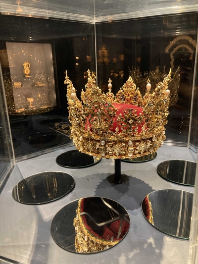 Extravagance:crown edition