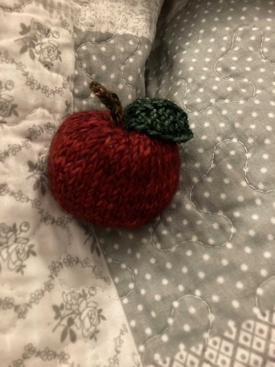 My knitted apple