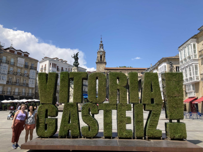 Veronica and Kate posing by the Vitoria-Gasteiz sign made of living shrubs
